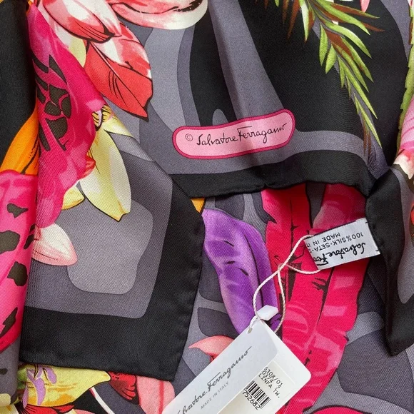 New Salvatore Ferragamo Scarf Butterfly Flora Black Multicolor Silk Wrap New Salvatore Ferragamo Scarf Butterfly Flora Black  main image 4